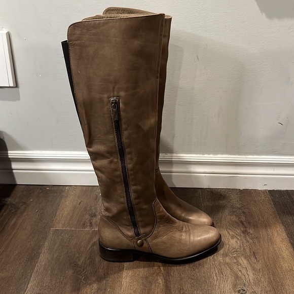 Browns made in Italy size 7 1/2 tan leather boots, calf extenders, small heel - Picture 2 of 9